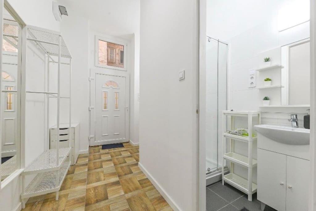 2 Bedroom Flat In Damjanich Str., Hirsch 부다페스트 외부 사진