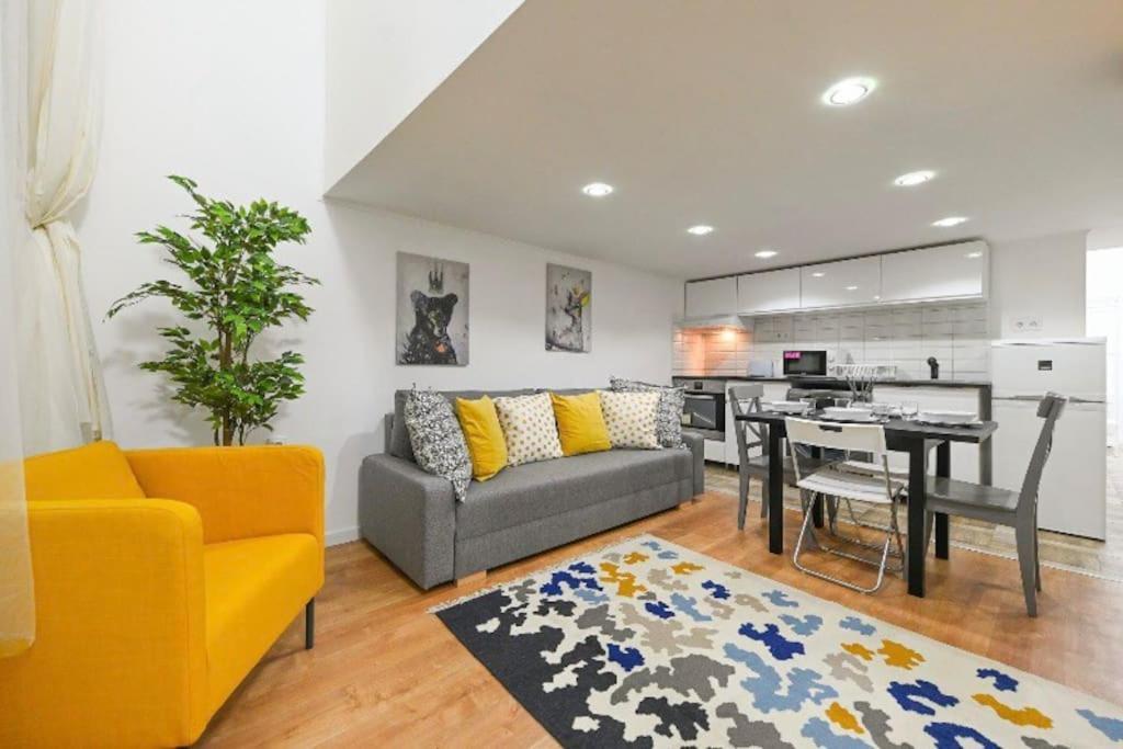 2 Bedroom Flat In Damjanich Str., Hirsch 부다페스트 외부 사진