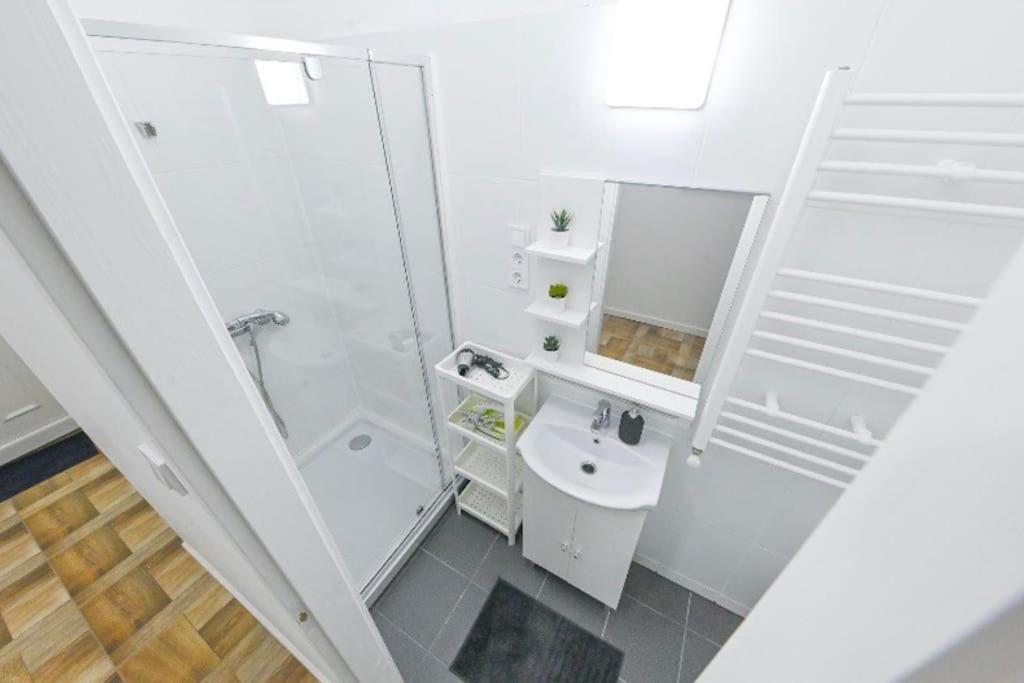 2 Bedroom Flat In Damjanich Str., Hirsch 부다페스트 외부 사진